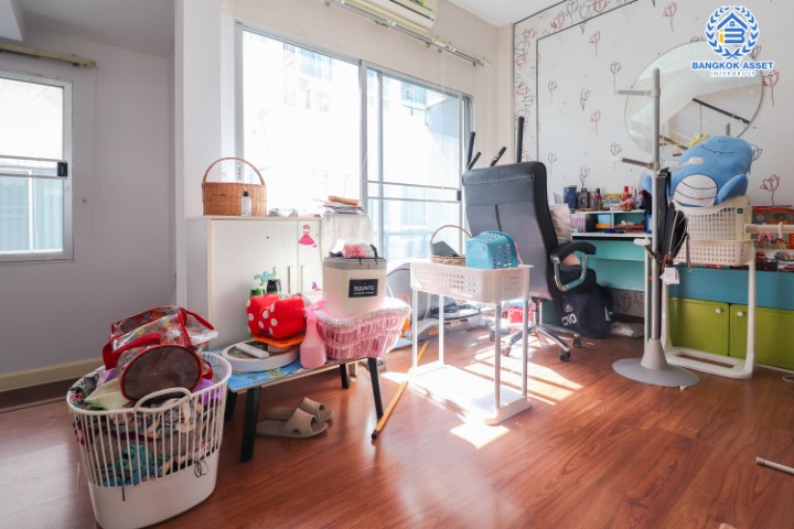 *****ทาวน์โฮมมือสองย่านกรุงเทพมหานคร ม.บ้านกลางเมือง เออบาเนียน ลาดพร้าว71 คุณภาพระดับ AP เนื้อที่ 19.4 ตร.ว. ฟังก์ชัน 3 ห้องนอน 3 ห้องน้ำ 2 ที่จอดรถ บ้านสภาพดี บนทำเลเดินทางสะดวกสุดๆ ใกล้รถไฟฟ้าสายสีน้ำเงิน "สถานีลาดพร้าว" และทางด่วน "รามอินทรา-อาจณรงค์" จองด่วน!